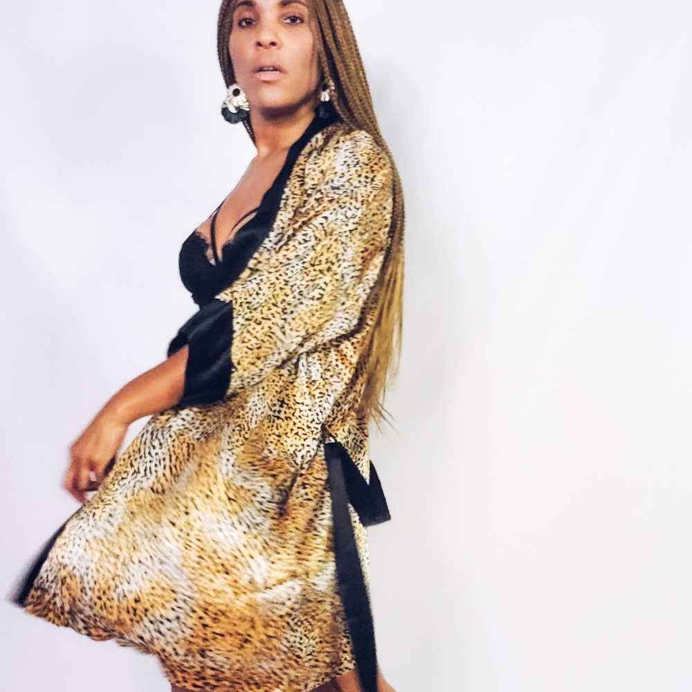 Cheetah Robe - Picture 5 of 9